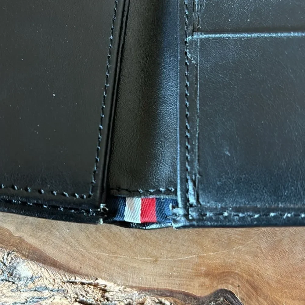 Tommy Hilfiger Men's Passcase Wallet with Removable ID Window